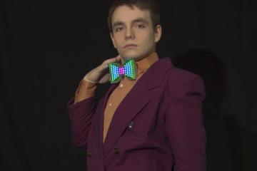 Glow-Tie: Programmable, Rechargeable Bow Tie