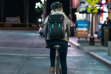 SEIL Bag with LED Display Keeps Cyclists Visible