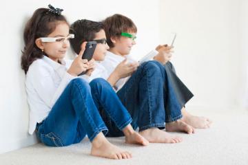 EyeForcer: Smart Wearable Monitors Your Kids’ Posture