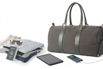 Emery & Oak Bag with Smartphone Charger
