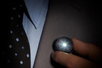 Wearable Magnetic Lamp Keeps You Visible