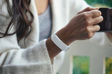 HEY Bracelet Lets You Send Touches to Others