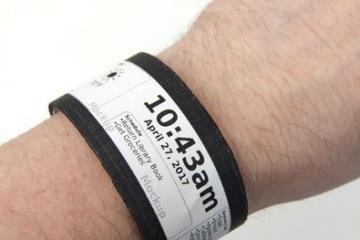 DIY: Flexible Smartwatch with E-ink Display & Sensors