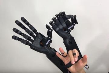 3D Printed Wearable Double Robot Hand