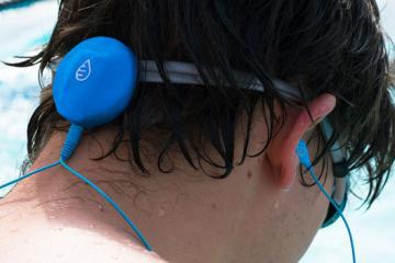 Waterfi Swimcast: Music Player for Swimmers