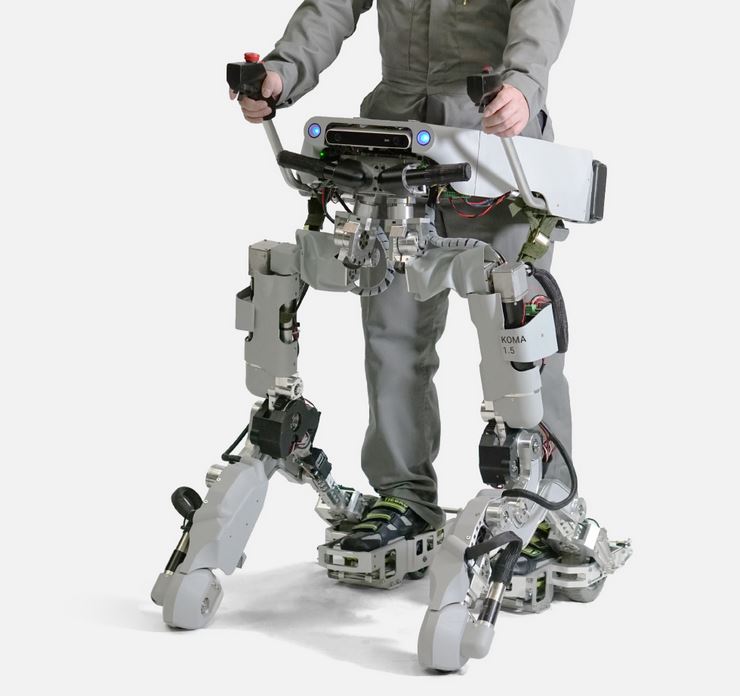 KOMA 1.5 Powered Suit Lets You Carry Heavy Objects
